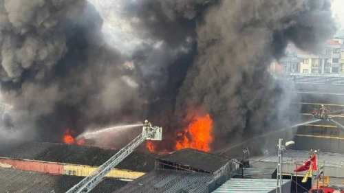 İstanbul’da lastik fabrikasında yangın