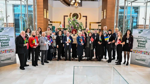 Başkonsoloslar ve eşleri koku atölyesinde bir araya geldiler