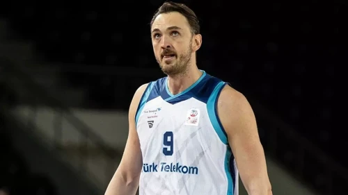 Semih Erden, basketbolu bıraktığını açıkladı