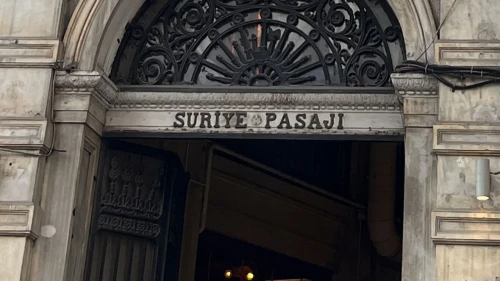 Beyoğlu'nda tarihi Suriye Pasajı'nda yangın çıktı