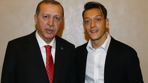 Mesut Özil: Siyasetten keyif alıyorum