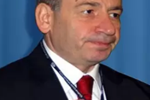 İzzet Özgenç