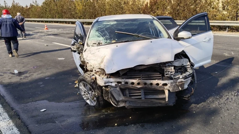 Şanlıurfa’da iki otomobilin çarpıştığı kazada 1’i ağır 10 kişi yaralandı