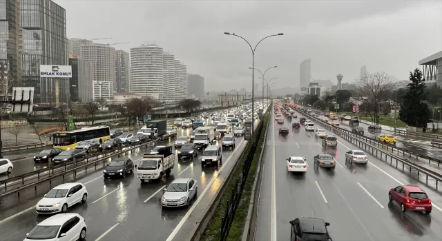 İstanbul’da trafik yoğunluğu yaşanıyor