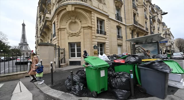 Fransız Bakan, grev sebebiyle Paris’te yığılan çöplerin sağlığı tehdit ettiğini söyledi