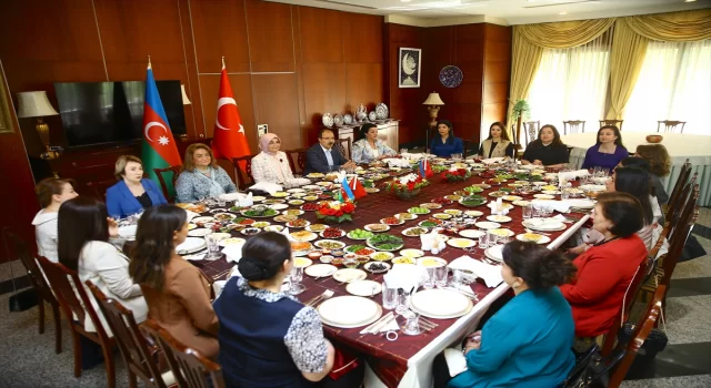 Azerbaycan’da ”Dünya Kahvaltı Günü”nde Türk kahvaltısı tanıtıldı