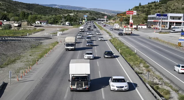 Bayramın son gününde Ankara’ya dönüşte trafik yoğunluğu yaşanıyor