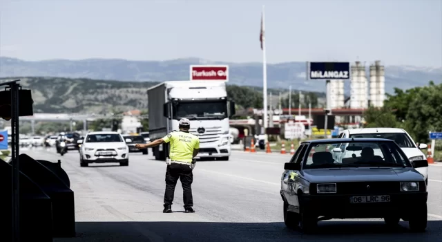 Ankara’ya giriş noktalarında bayram dönüşü yoğunluğu yaşanıyor