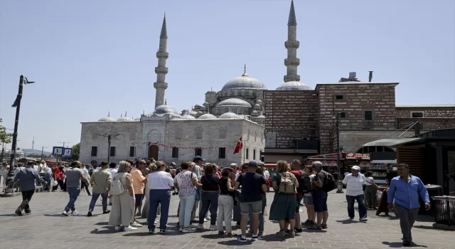 İstanbul’un tarihi ve turistik yerleri bayramın ardından sakin bir gün geçiriyor