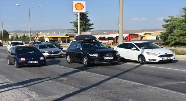 Afyonkarahisar’da bayram tatili dönüşü trafik yoğunluğu sürüyor