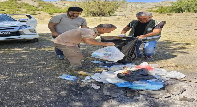 Tunceli’de ekipler Munzur Vadisi Milli Parkı’nda çevre temizliği yaptı