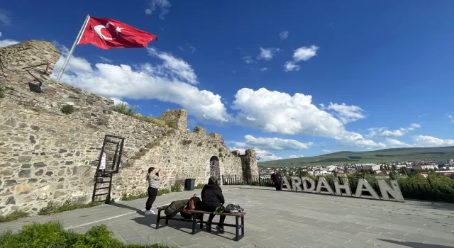 Ardahan Kalesi bayramda ziyaretçi akınına uğradı