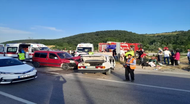 Samsun’da araba ile hafif ticari aracın çarpıştığı kazada 4 kişi yaralandı