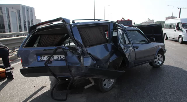 Antalya’da otomobille hafif ticari aracın karıştığı kazada özel güvenlik görevlisi öldü