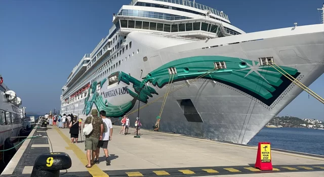 Kruvaziyer ”Norwegian Jade” ile Bodrum’a 2 bin 658 turist geldi