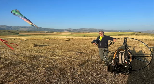 58 yaşında öğrendiği paramotorla 10 yıldır tutkuyla uçuyor