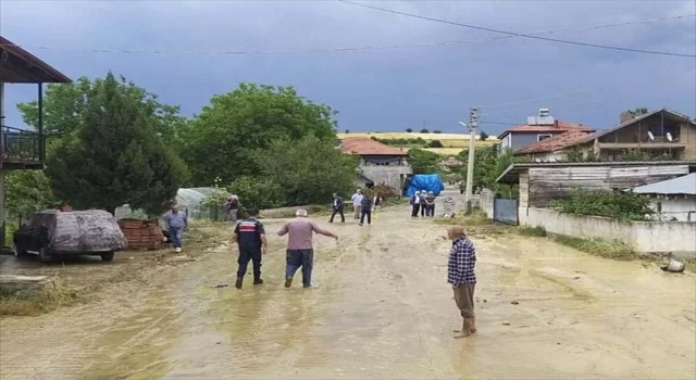 Uşak’ta sağanak etkili oldu