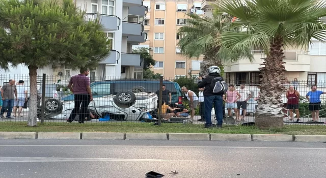 Alanya’da refüje çarpan otomobilin sürücüsü öldü