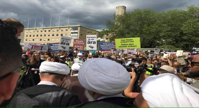 İsveç’te Kur’anı Kerim yakma provokasyonu protesto edildi