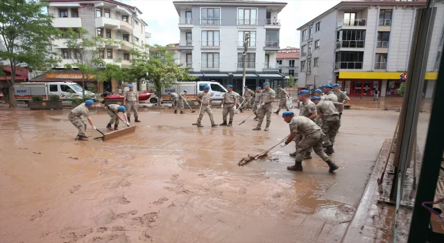 Bartın’da sel sularının çekildiği bölgelerde temizliğe başlandı