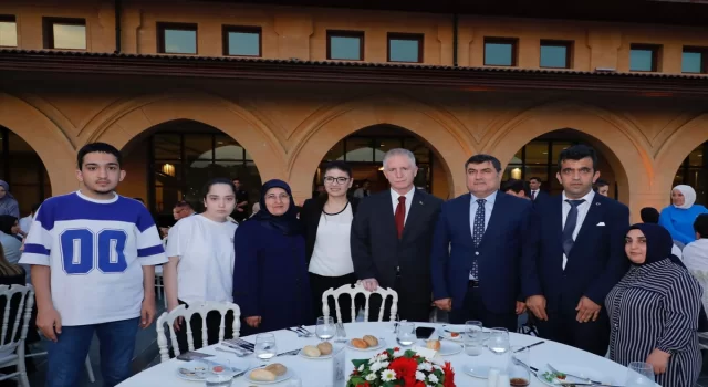 İstanbul Valisi Gül, 15 Temmuz gazileri ve şehit aileleriyle buluştu: