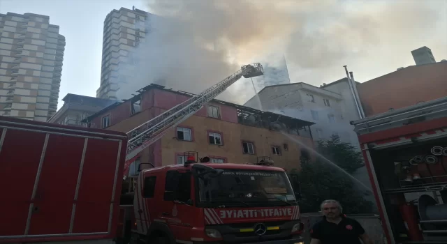 Esenyurt’ta binanın çatı katında çıkan yangın söndürüldü