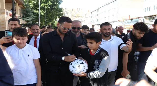 Milli futbolcu Hakan Çalhanoğlu, memleketi Bayburt’ta coşkuyla karşılandı