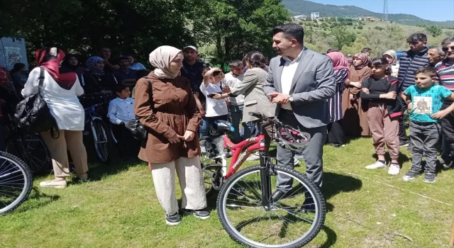 15 Temmuz Şehitleri için 3200 rakımlı Kızılgedik Dağı zirvesinde Türk bayrağı açtılar