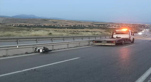 Amasya’da motosiklet devrildi, 1 kişi öldü, 2 kişi yaralandı