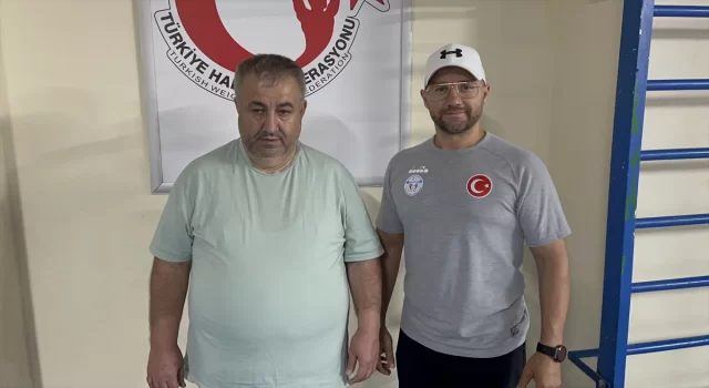 Görme engelli sporcu 45 yaşında başladığı halterde aldığı derecelerle örnek oluyor