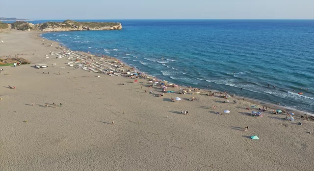 Patara kumsalındaki caretta caretta yavrularını gönüllü nöbet tutarak koruyorlar