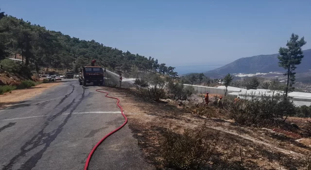 Mersin’de çıkan orman yangınına ekiplerce müdahale ediliyor