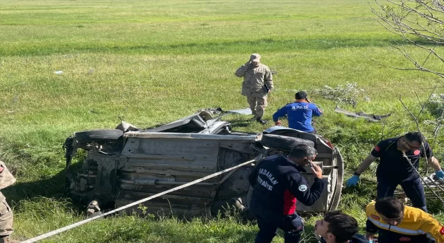 Ardahan’da devrilen otomobilin sürücüsü öldü, bir kişi ağır yaralandı