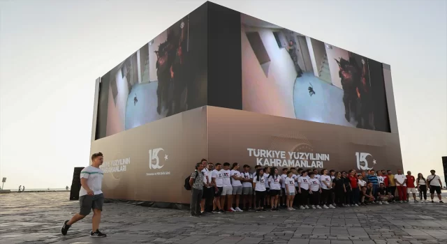 İzmir’de 15 Temmuz Demokrasi ve Milli Birlik Günü kapsamında 3 boyutlu LED Kule’de gösterim yapıldı