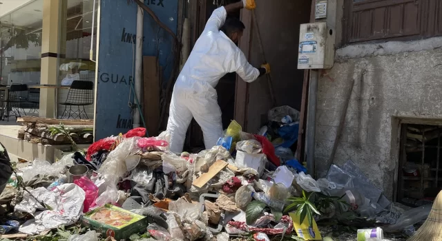 Bursa’da tonlarca çöpün bulunduğu evde temizleme çalışması başlatıldı