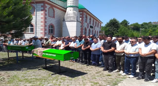 GÜNCELLEME  Zonguldak’ta cenazeye giderken kaza yapan otomobildeki kadın öldü