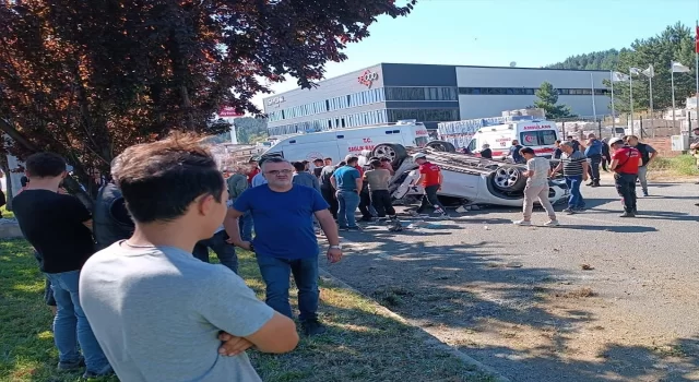 Bilecik’te düğün alışverişi dönüşü kaza yapan otomobildeki çocuk öldü, 5 kişi yaralandı