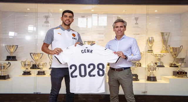 Cenk Özkacar, Valencia’nın vazgeçilmezi olmak istiyor