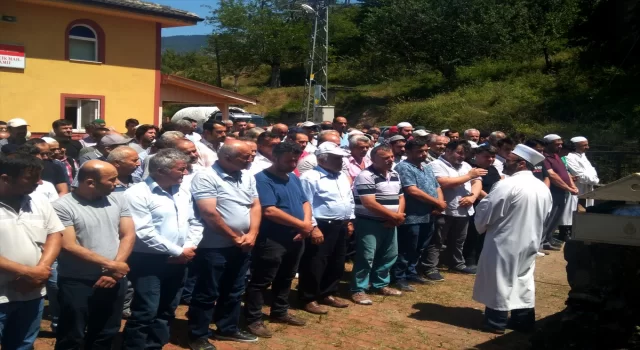 Samsun’da oğlunu kurtarmak isterken boğulan baba Karabük’te defnedildi