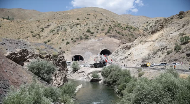 Bakan Uraloğlu, YeniköprüYüksekova Yolu T1 Tüneli Işık Görme Töreni’ne katıldı: