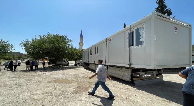 Manisa’daki orman yangınında evleri yananlar için geçici barınma merkezi kuruluyor