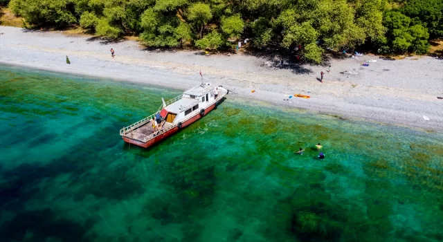 Van Gölü’nün el değmemiş koyları doğaseverlerin yeni rotası oldu