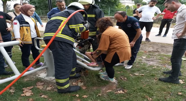 Samsun’da 3 yaşındaki çocuğun bacağı, yürüyüş yolundaki spor aletine sıkıştı