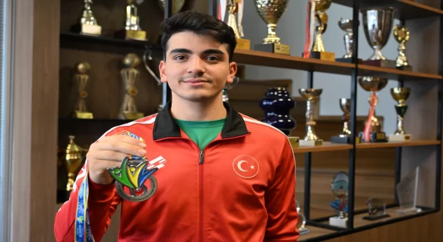 Dünya ikincisi badmintoncu Furkan Büyükgöze, gözünü Deaflimpik Oyunları’na çevirdi