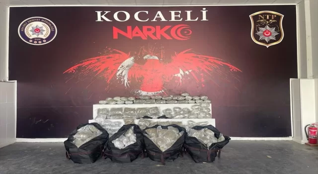 GÜNCELLEME  Kocaeli’de ”dur” ihtarına uymayan iki araçta 119 kilogram esrar ele geçirildi