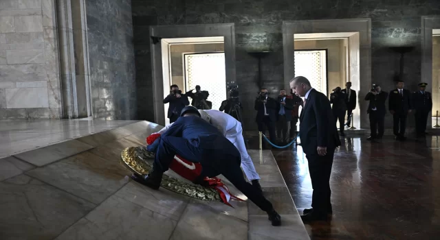 Cumhurbaşkanı Erdoğan başkanlığındaki YAŞ üyeleri Anıtkabir’i ziyaret etti