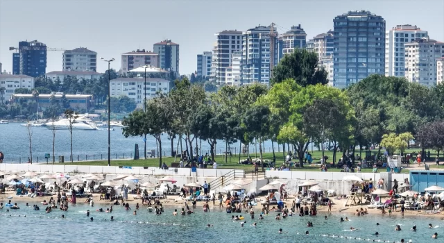 İstanbul’da ”eyyamı bahur” sıcaklarından bunalanlar sahillere ve parklara akın etti