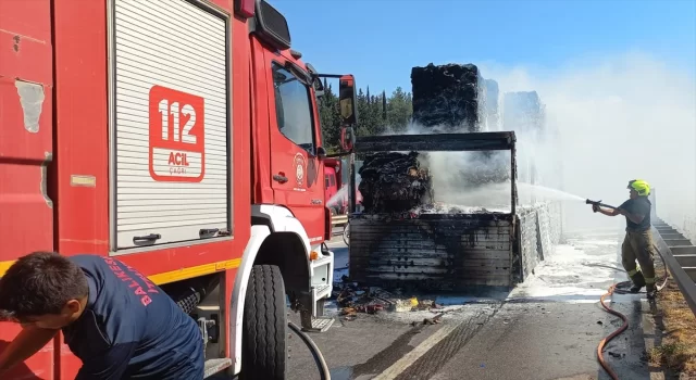 Balıkesir’de seyir halindeki tırda çıkan yangın söndürüldü