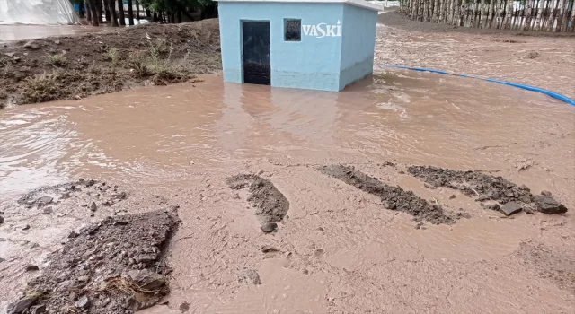 Van’da sağanak ve dolu etkili oldu