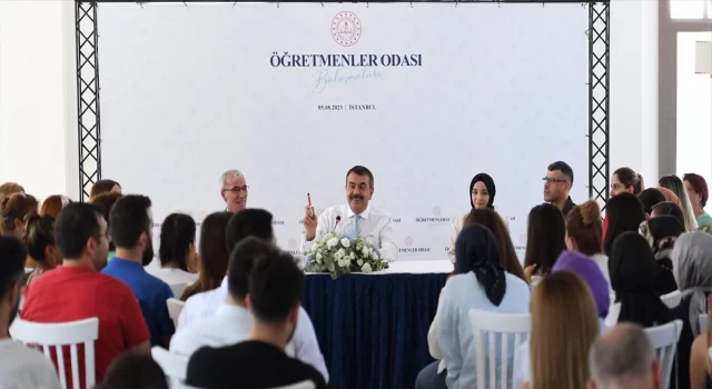 Bakan Tekin, İstanbul’da öğretmenlerle buluştu